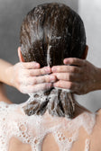 Soap-free formula maintains the skin’s natural pH balance.